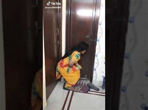 desi girl pee